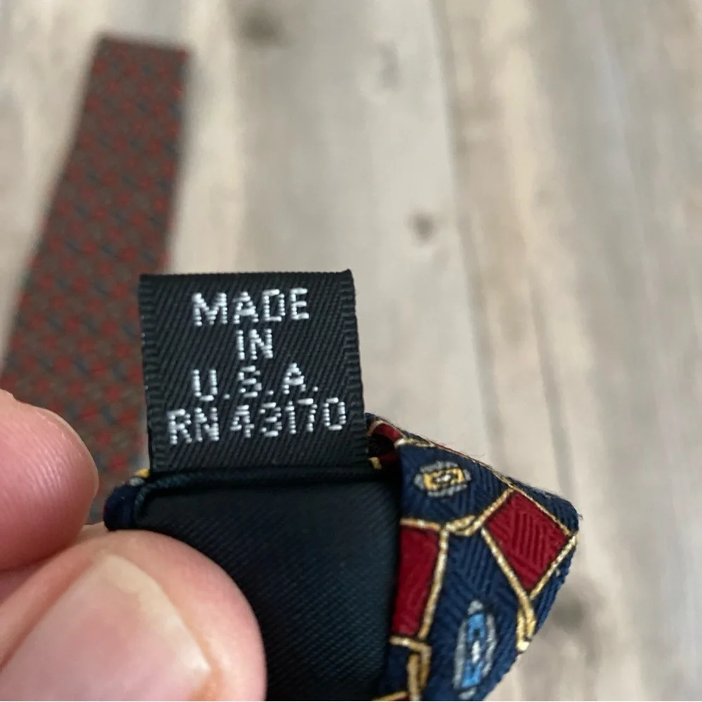Geoffrey Beene Classic New York Mens Silk Tie Made In USA